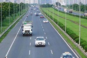 Xe máy không giữ khoảng cách an toàn phạt tiền đến 200.000 đồng