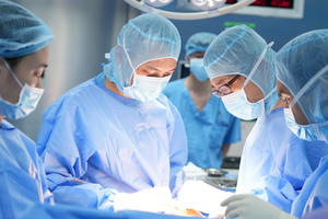 BVĐK Hồng Ngọc hợp tác với “cha đẻ” phương pháp thay khớp gối không cắt gân cơ