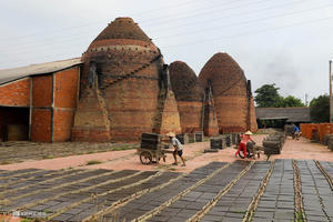 'Vương quốc' lò gạch trăm tuổi ở miền Tây