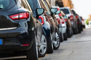 Lý do nên trả thẳng tay lái khi đỗ xe