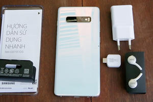 Mở hộp bộ đôi Samsung Galaxy S10 tại Việt Nam