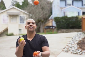 Triệu phú 27 tuổi tiết kiệm đến 80% thu nhập hàng tháng và không bao giờ tốn tiền vào 2 thứ này