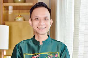 Nghệ nhân Hoàng Khánh - Giám đốc công ty TNHH Thương mại và Dịch vụ Hoàng Khánh: Miệt mài dâng hiến “hương sắc” cho đời