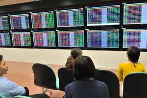 Covid-19 diễn biến bất thường, các quỹ ETF gặp khó khi thu hút vốn