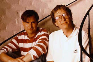 Bill Gates gọi Steve Jobs là kẻ có tài "yểm bùa" nhân viên làm việc nhiều giờ liền