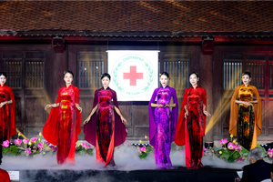 Dấu ấn áo dài Fashion Show Miền di sản - chào mừng hội nghị quốc tế AP11