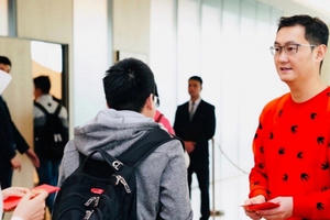 Lần đầu tiên trong gần 20 năm, tỷ phú giàu nhì Trung Quốc phá lệ không phát lì xì khiến nhân viên ngậm ngùi cay đắng