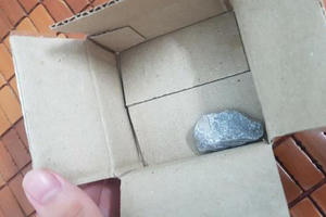 Săn sales 1.000 đồng ngày 9/9 của Shopee, người dùng tá hỏa vì mua ốp điện thoại lại nhận về cục đá