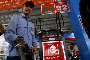 Giá xăng dầu đồng loạt tăng mạnh từ chiều nay