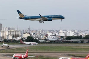 Mở rộng sân bay Tân Sơn Nhất, sao 3 năm chưa làm được gì?