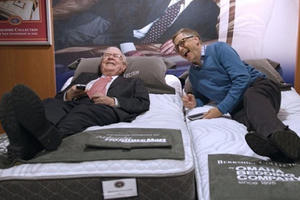 Bill Gates từng không muốn gặp gỡ Warren Buffett chỉ vì lý do này