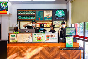 Đứng trên vai người khổng lồ, cha đẻ Phúc Long đang thành công thế nào