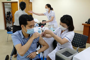 Tăng phụ cấp ưu đãi theo nghề đối với viên chức y tế dự phòng, y tế cơ sở