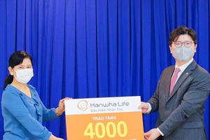 Hanwha Life Việt Nam ủng hộ 1 tỷ đồng chống dịch Covid-19