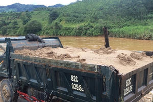 Kon Tum: “Cát tặc” lộng hành trên sông Pô Kô