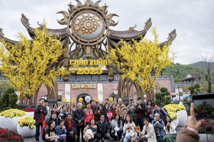 Hàng nghìn du khách đến du xuân tại Sun World Ba Na Hills dịp đầu năm mới 2025
