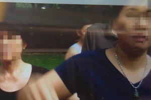 Hà Nội: Ông lão 81 tuổi bị người dân bắt quả tang sàm sỡ cô gái tâm thần trong nhà vệ sinh công cộng