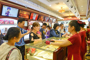 Mua - bán vàng chênh lệch kỷ lục, ai hưởng lợi?