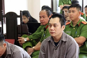 Vụ lùi xe trên cao tốc: Giảm án cho cả 2 tài xế