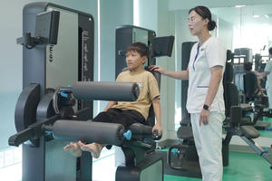 Cuộc sống mới của chàng sinh viên tí hon từng bị nhầm là trẻ tiểu học