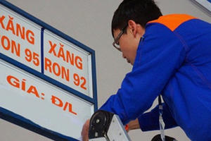 Giá xăng có thể giảm mạnh vào thứ Hai