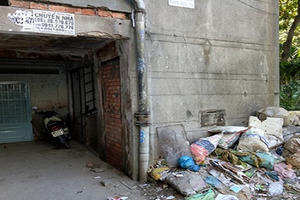 Chung cư xuống cấp ở TP.HCM: Những hình ảnh khiến nhiều người sợ hãi