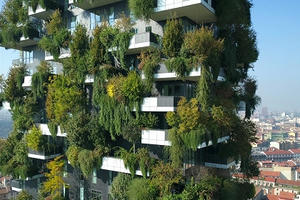 Tòa tháp đôi phủ kín cây xanh như rừng nhiệt đới