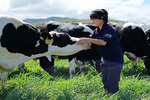 Thị trường sữa đã bão hòa, Vinamilk còn đất nào để tăng trưởng?