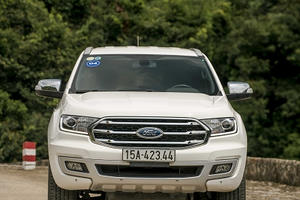 Ford Everest giảm giá mạnh tại đại lý, mức giảm cao nhất 123 triệu đồng