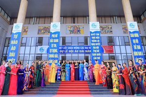 Vẻ đẹp tinh hoa văn hóa của Bắc Giang trên áo dài truyền thống