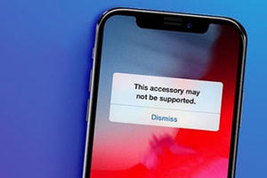 Apple bị kiện vì 'ép' người dùng mua sạc iPhone mới