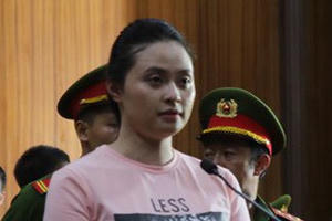 Không tuyên án hotgirl Ngọc 'miu' và Văn Kính Dương như dự kiến, HĐXX trả hồ sơ điều tra bổ sung
