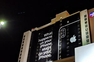 Apple 'đá đểu' Google và Amazon trước thềm CES 2019