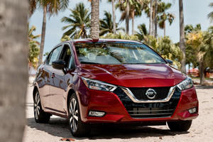 Đại lý ô tô đua nhau giảm giá, nhiều mẫu giảm kỷ lục xuống mức thấp nhất từ trước tới nay