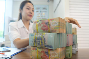 Lãi suất tiết kiệm thấp kỷ lục