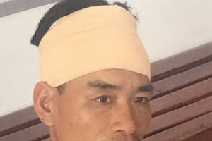 Bị vây bắt, tên trộm đột nhập hàng loạt siêu thị, cửa hàng Con Cưng đập đầu vào tường tự tử