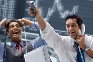 Tổng doanh thu môi giới tăng vọt lên cao nhất 6 quý, các công ty chứng khoán lời lãi ra sao?