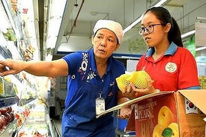 Ông lớn ngoại tháo chạy trước 'miếng bánh' 180 tỉ USD: Vì sao?