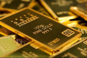 Giá vàng trong nước và thế giới vọt lên đỉnh cao