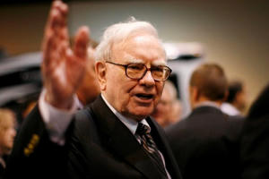 Warren Buffett gây bất ngờ khi chi 1,57 tỷ USD mua cổ phiếu của 'gã khổng lồ' y tế đang khủng hoảng