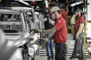 Đóng cửa nhà máy, Nissan và Honda cho hàng nghìn người thôi việc