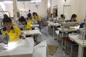 Dệt may “chạy ăn” hàng tuần
