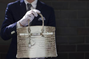 Túi Hermès đắt như vàng, vượt cả đồng hồ Rolex
