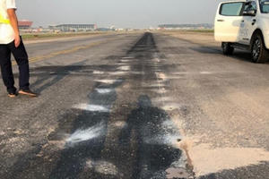Bộ GTVT đề nghị Chính phủ bố trí vốn để sửa đường băng