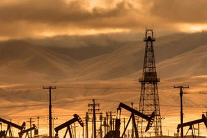 Giá dầu thế giới giảm, hơn 1 triệu lao động có nguy cơ mất việc