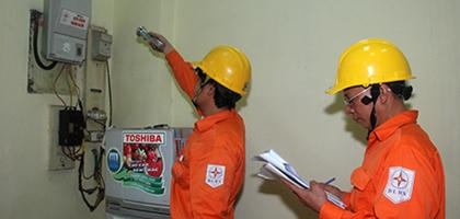 Hóa đơn điện tăng vọt: “Cả nghìn cuộc gọi, nhiều khách hàng còn mắng chửi"