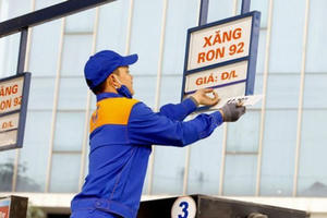 Xăng RON 95 và dầu diesel giảm giá