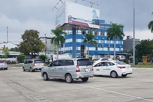 Hiệp hội Vận tải ôtô kêu gọi tài xế taxi truyền thống không đình công phản đối Grab