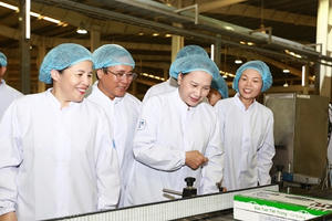 Vinamilk chia sẻ khó khăn với trẻ em vùng lũ