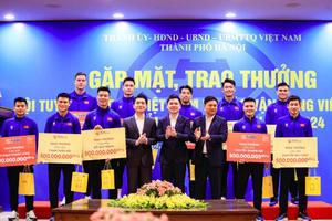 Bầu Hiển thưởng 4,4 tỷ đồng cho cầu thủ CLB Hà Nội và Công an Hà Nội sau chức vô địch ASEAN Cup 2024